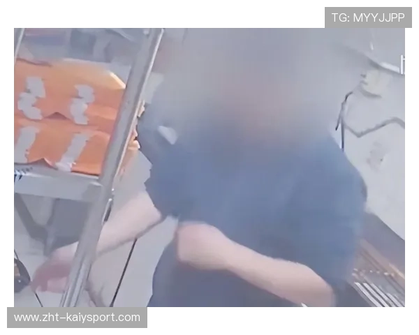 福建福鼎商家吐口水事件引发服务规范讨论